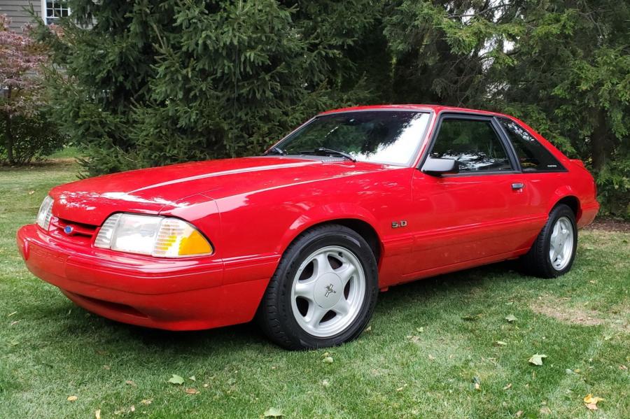  Ford Mustang LX 5.0 Hatchback (61B) 1993 года  (фото 1 из 68)